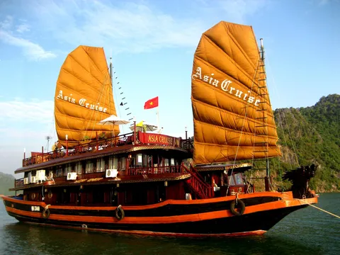 ฮาลอง เบย์ เวียดนาม 2026 — ล่องเรือ ถ้ำ พายเรือคายัค ครบจบ