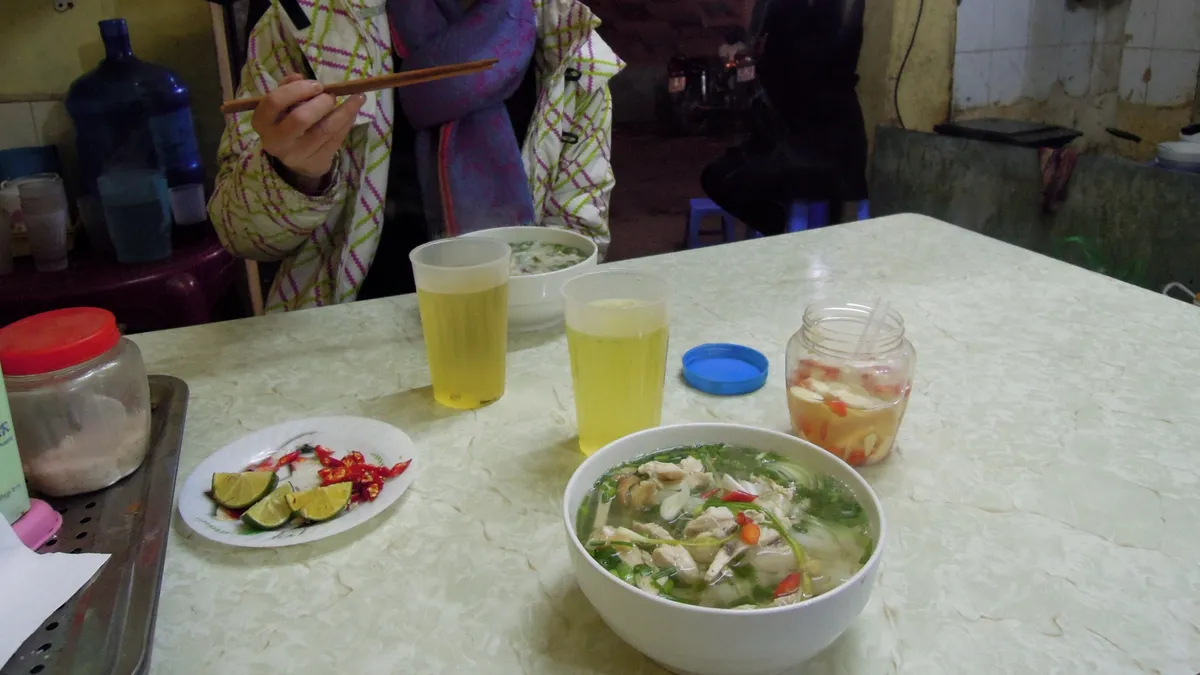 อาหารฮานอย 2026 — เฝอ บุ๋นจ่า ไข่กาแฟ 20 ร้านต้องลอง