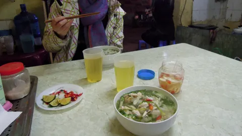 อาหารฮานอย 2026 — เฝอ บุ๋นจ่า ไข่กาแฟ 20 ร้านต้องลอง