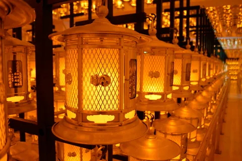 Koyasan — ngủ chùa shukubo & nghĩa trang Okunoin